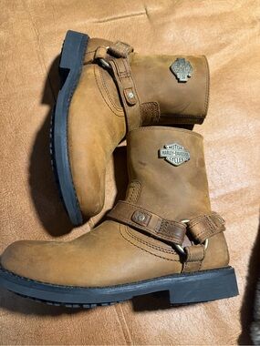 Harley-Davidson Tan Leather Harness Riding Boots worn once Men’s 7/ Women’s 9